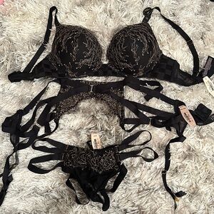 Victoria’s Secret Bombshell set